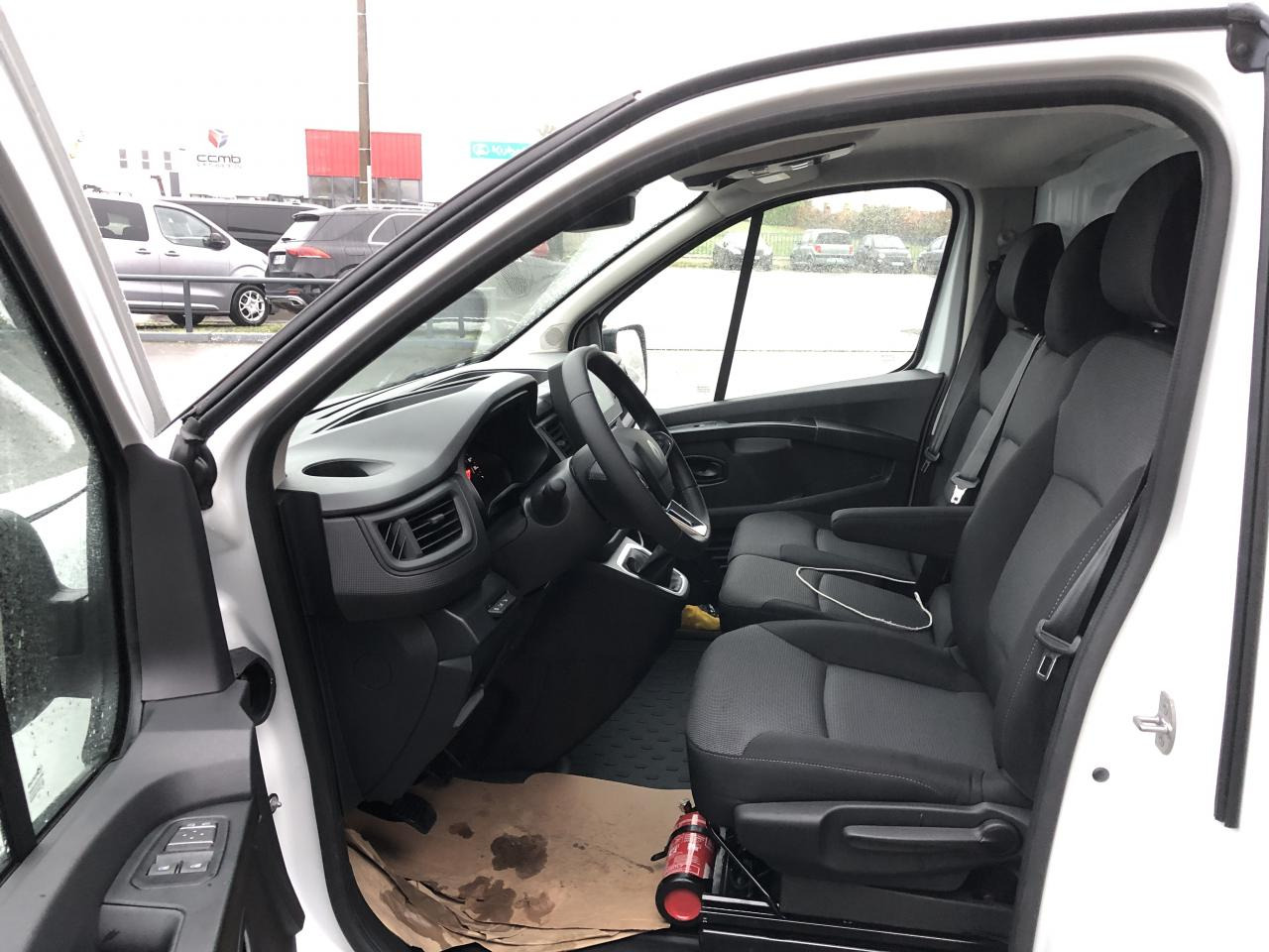 RENAULT Trafic L1H1 3000 Kg 2.0 Blue dCi - 150 - BVA 2025 III FOURGON Fourgon Advance L1H1 PHASE 3 - Xe van chở hàng: hình 5 RENAULT Trafic L1H1 3000 Kg 2.0 Blue dCi - 150 - BVA 2025 III FOURGON Fourgon Advance L1H1 PHASE 3 - Xe van chở hàng: hình 5