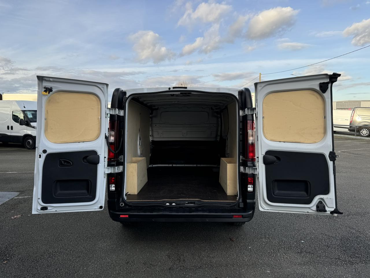 RENAULT Trafic L2H1 3000 Kg 2.0 Blue dCi - 130 III FOURGON Fourgon Grand Confort L2H1 PHASE 3 - Xe van chở hàng: hình 3 RENAULT Trafic L2H1 3000 Kg 2.0 Blue dCi - 130 III FOURGON Fourgon Grand Confort L2H1 PHASE 3 - Xe van chở hàng: hình 3