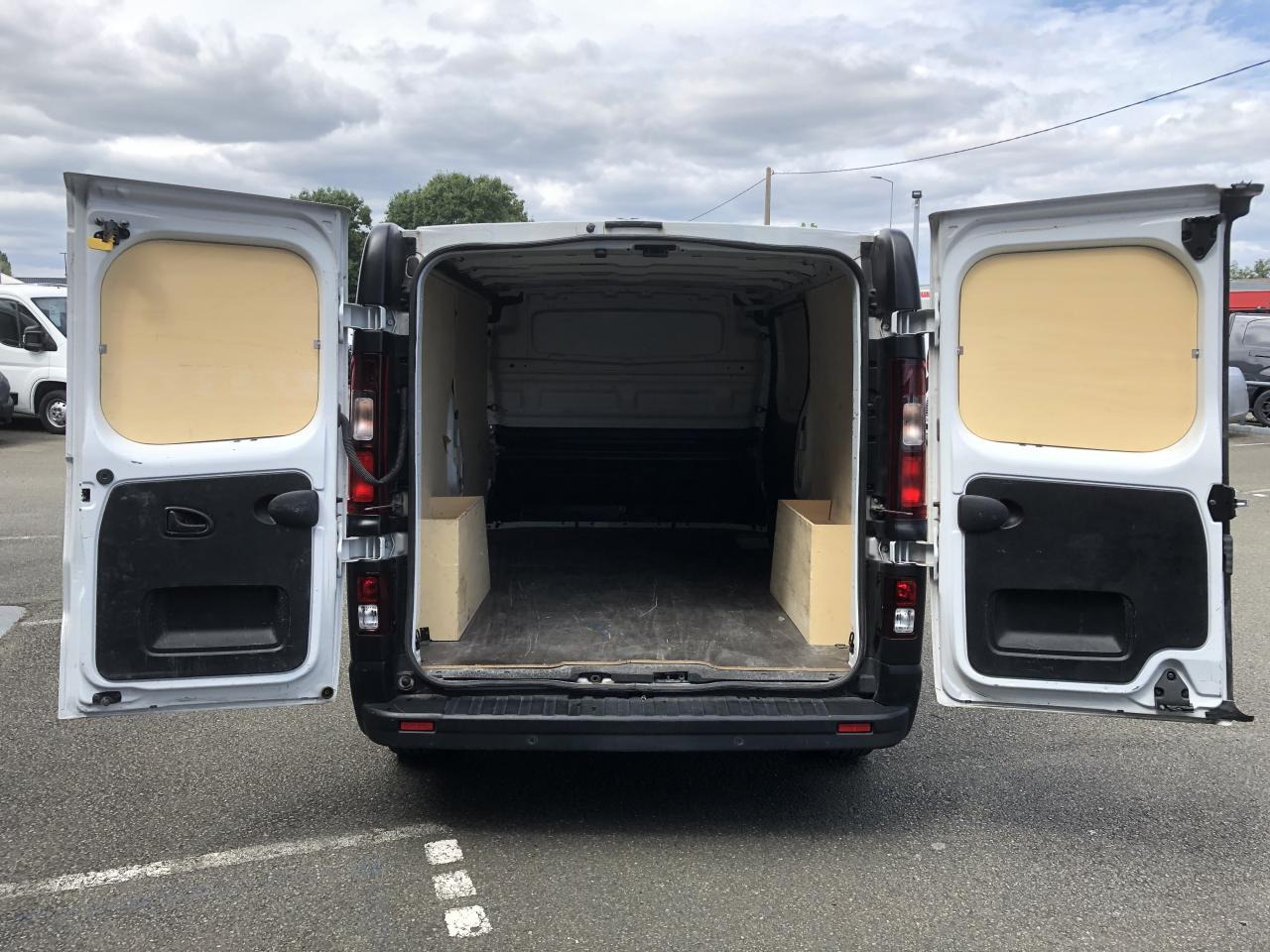 RENAULT Trafic L2H1 3000 Kg 2.0 Blue dCi - 130 III FOURGON Fourgon Grand Confort L2H1 PHASE 3 - Xe van chở hàng: hình 2 RENAULT Trafic L2H1 3000 Kg 2.0 Blue dCi - 130 III FOURGON Fourgon Grand Confort L2H1 PHASE 3 - Xe van chở hàng: hình 2