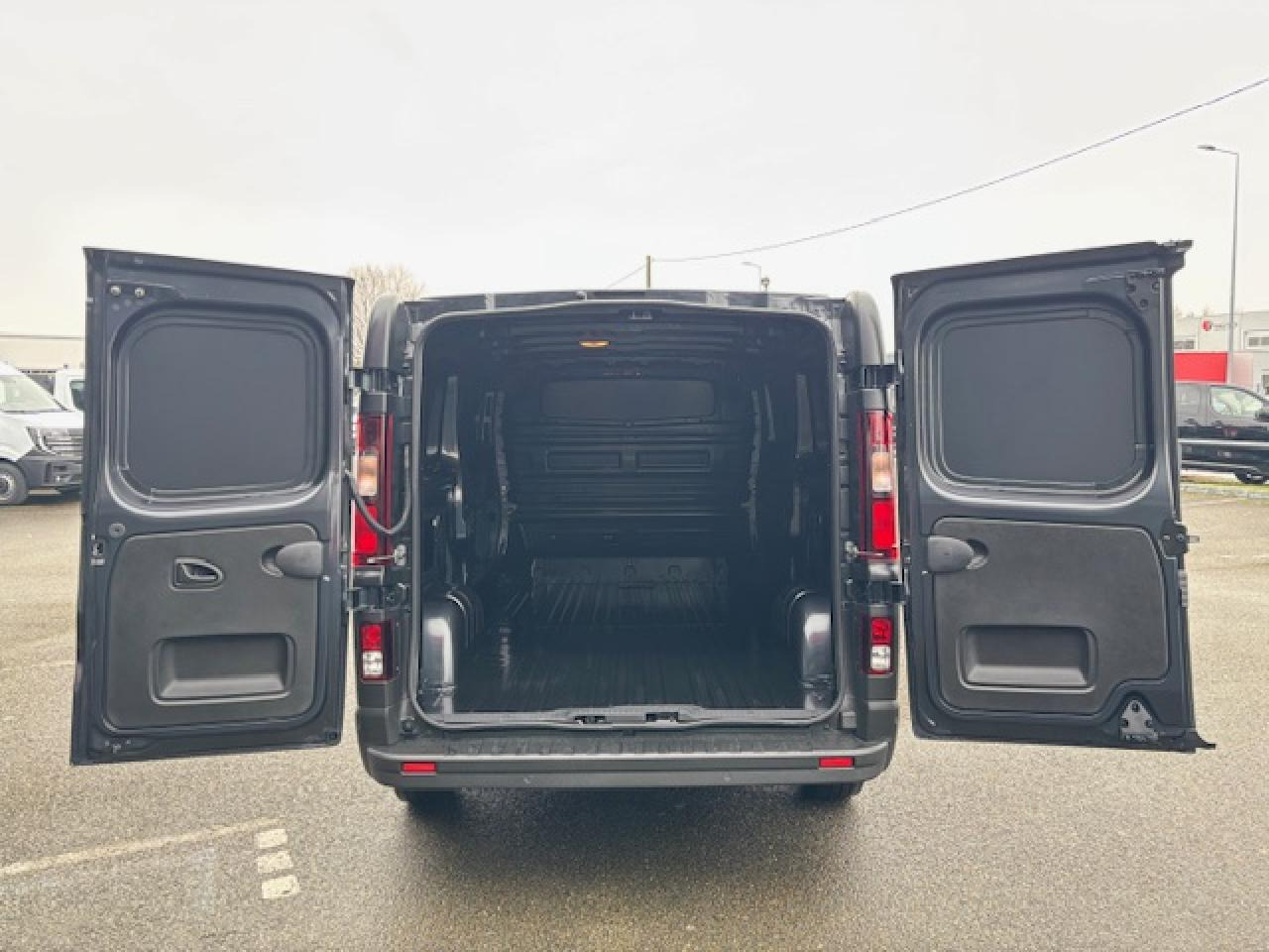 RENAULT Trafic L2H1 3000 Kg 2.0 Blue dCi - 150 2024 III FOURGON Fourgon Advance L2H1 PHASE 3 - Xe van chở hàng: hình 3 RENAULT Trafic L2H1 3000 Kg 2.0 Blue dCi - 150 2024 III FOURGON Fourgon Advance L2H1 PHASE 3 - Xe van chở hàng: hình 3