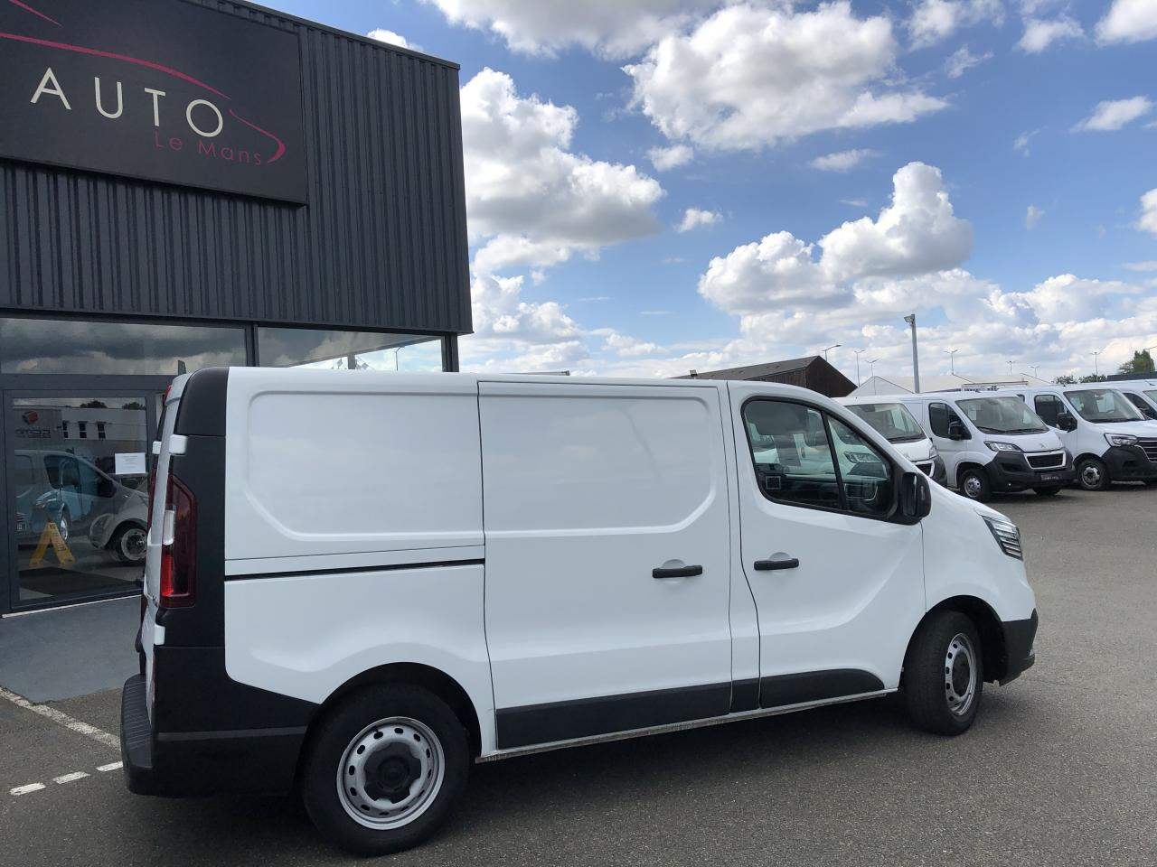 RENAULT trafic L1H1 2T8 2.0 BLUE DCI 130CH GRAND CONFORT - Xe van chở hàng: hình 4 RENAULT trafic L1H1 2T8 2.0 BLUE DCI 130CH GRAND CONFORT - Xe van chở hàng: hình 4