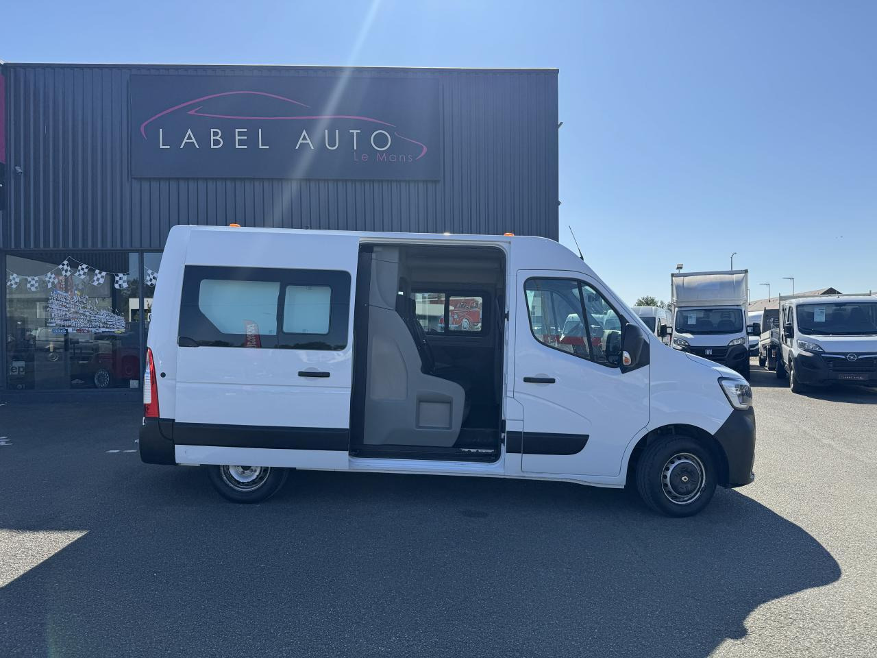 Renault Master 7 PLACES Confort F3300 L2H2 2.3 dCi - 135 III CABINE APPROFONDIE Cabine approfondie L2H2 Tra - Xe tải van: hình 1 Renault Master 7 PLACES Confort F3300 L2H2 2.3 dCi - 135 III CABINE APPROFONDIE Cabine approfondie L2H2 Tra - Xe tải van: hình 1