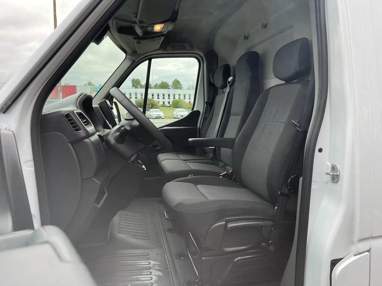 Renault Master F3300 L2H2 2.3 BLUE DCI 135CH GRAND CONFORT EURO6 - Xe van chở hàng: hình 4 Renault Master F3300 L2H2 2.3 BLUE DCI 135CH GRAND CONFORT EURO6 - Xe van chở hàng: hình 4