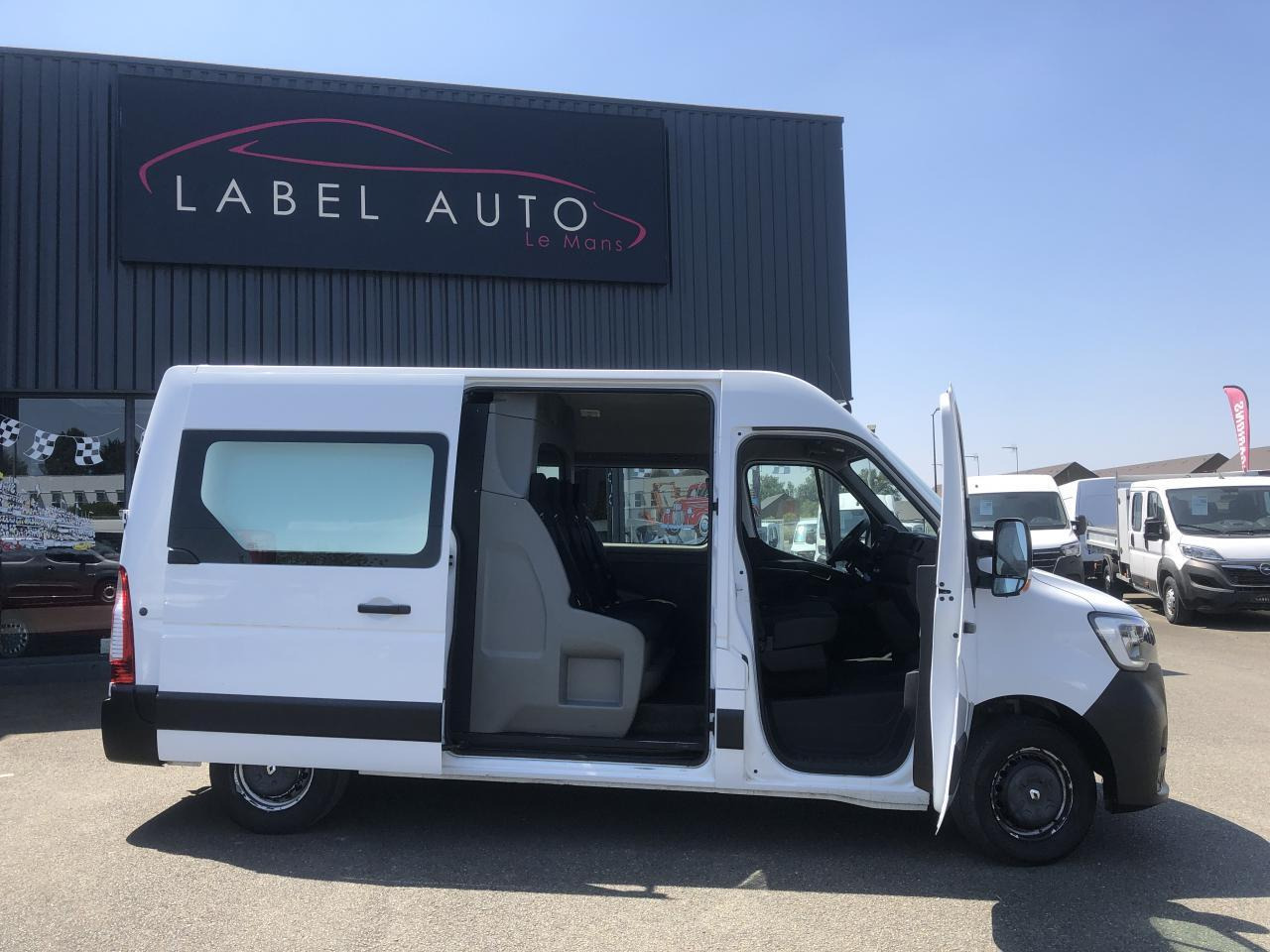 Renault Master F3300 L2H2 2.3 DCI 135CH CABINE APPROFONDIE CONFORT 7 PLACES - Xe tải van: hình 2 Renault Master F3300 L2H2 2.3 DCI 135CH CABINE APPROFONDIE CONFORT 7 PLACES - Xe tải van: hình 2