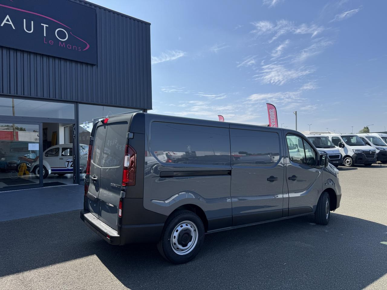 Renault Trafic L2H1 3T 2.0 BLUE DCI 170CH ADVANCE CARPLAY CAM - Xe van chở hàng: hình 5 Renault Trafic L2H1 3T 2.0 BLUE DCI 170CH ADVANCE CARPLAY CAM - Xe van chở hàng: hình 5