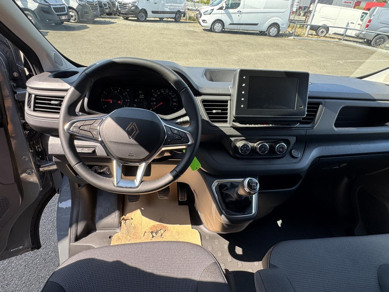 Renault Trafic L2H1 3T 2.0 BLUE DCI 170CH ADVANCE CARPLAY CAM - Xe van chở hàng: hình 3 Renault Trafic L2H1 3T 2.0 BLUE DCI 170CH ADVANCE CARPLAY CAM - Xe van chở hàng: hình 3