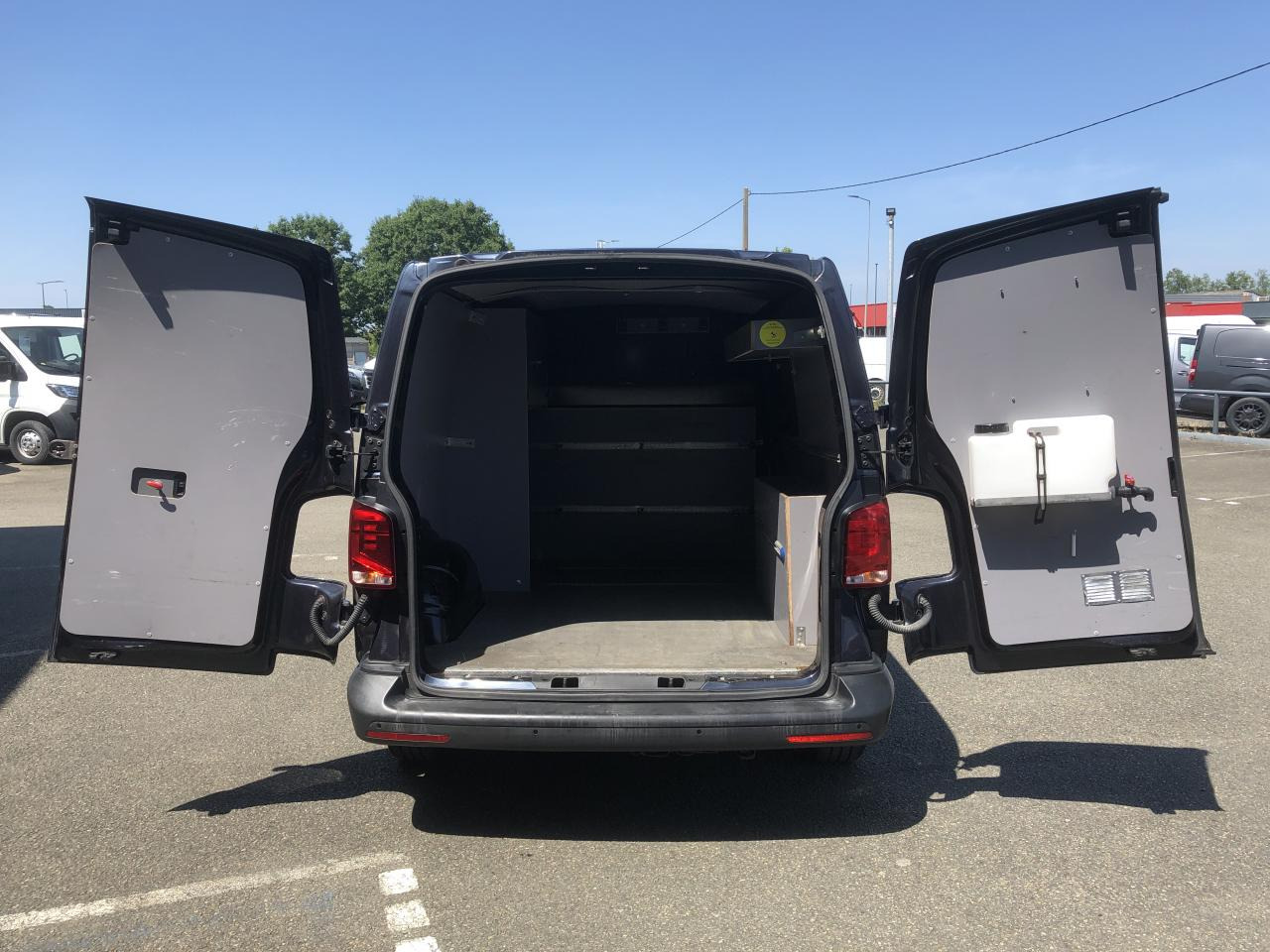 VOLKSWAGEN transporter 2.8T L1H1 2.0 TDI 150CH BUSINESS DSG7 - Xe van chở hàng: hình 2 VOLKSWAGEN transporter 2.8T L1H1 2.0 TDI 150CH BUSINESS DSG7 - Xe van chở hàng: hình 2