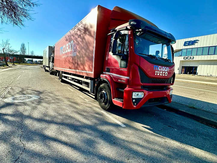 Iveco Eurocargo 160e25 - Xe tải hộp: hình 1 Iveco Eurocargo 160e25 - Xe tải hộp: hình 1