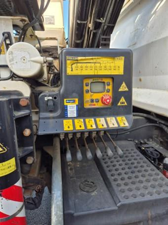 Renault C version K 380 P6x4 Bi-benne Grue FASSI F195 A0.24 - Xe ben: hình 5 Renault C version K 380 P6x4 Bi-benne Grue FASSI F195 A0.24 - Xe ben: hình 5