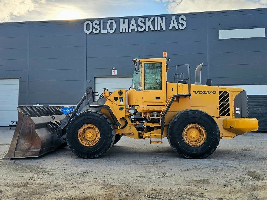 Volvo L 180 E - Máy xúc lật bánh lốp: hình 3 Volvo L 180 E - Máy xúc lật bánh lốp: hình 3
