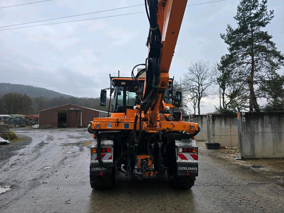 JCB 3200 Fastrac XTRA 2015 220Ps 3220 Bamford Traktor mit Mulag MHU MHS 800 Mähausleger Böschungsmäher Böschungsmulcher - Máy cày: hình 5 JCB 3200 Fastrac XTRA 2015 220Ps 3220 Bamford Traktor mit Mulag MHU MHS 800 Mähausleger Böschungsmäher Böschungsmulcher - Máy cày: hình 5