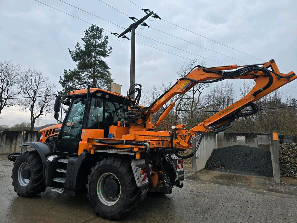 JCB 3200 Fastrac XTRA 2015 220Ps 3220 Bamford Traktor mit Mulag MHU MHS 800 Mähausleger Böschungsmäher Böschungsmulcher - Máy cày: hình 3 JCB 3200 Fastrac XTRA 2015 220Ps 3220 Bamford Traktor mit Mulag MHU MHS 800 Mähausleger Böschungsmäher Böschungsmulcher - Máy cày: hình 3