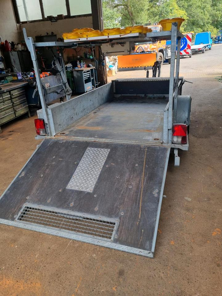 Trang thiết bị xây dựng, Rơ moóc Mersch Absperrtafel Nissen VZ 616 B3 LED Ausführung Auffahrampe Verkehrsleittafel Verkehrsleitanhänger Verkehrssicherungsanhänger Horizont Trebbiner Verkehrssicherung Baustellenabsicherung Unimog Auto: hình 6