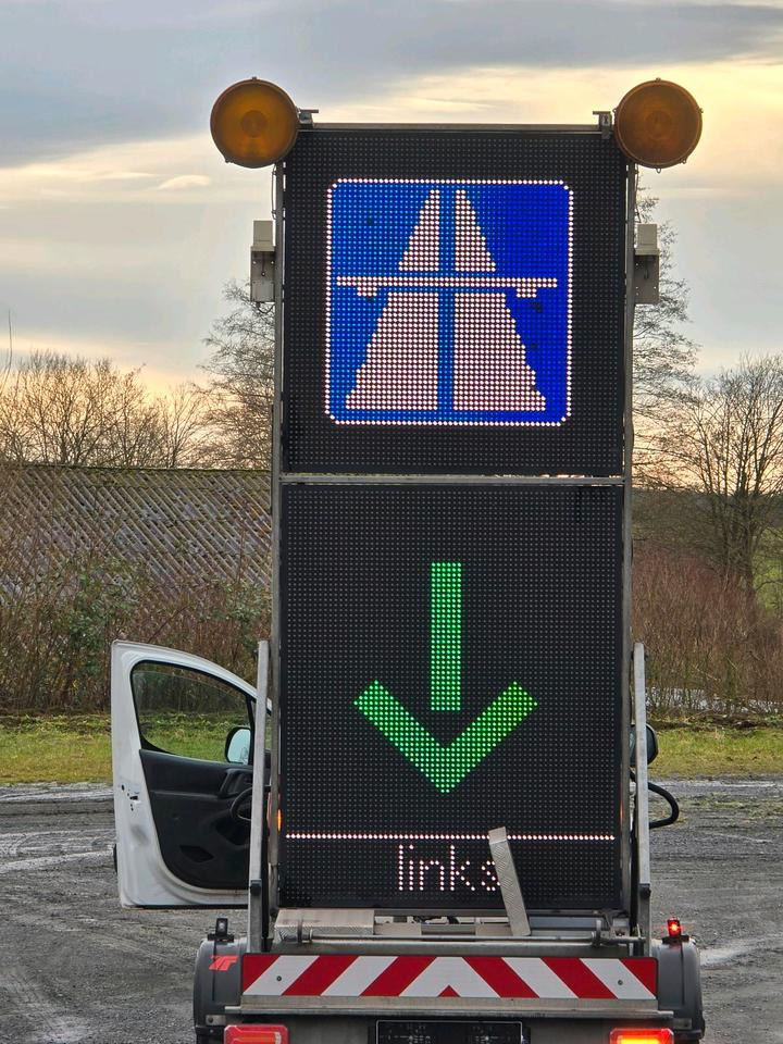 Rơ moóc Trebbiner 5-farbig Horizont VWT Verkehrsleittafel Verkehrswarnanhänger Verkehrsleitanhänger Verkehrssicherungsanhänger Nissen Absperrtafel: hình 8