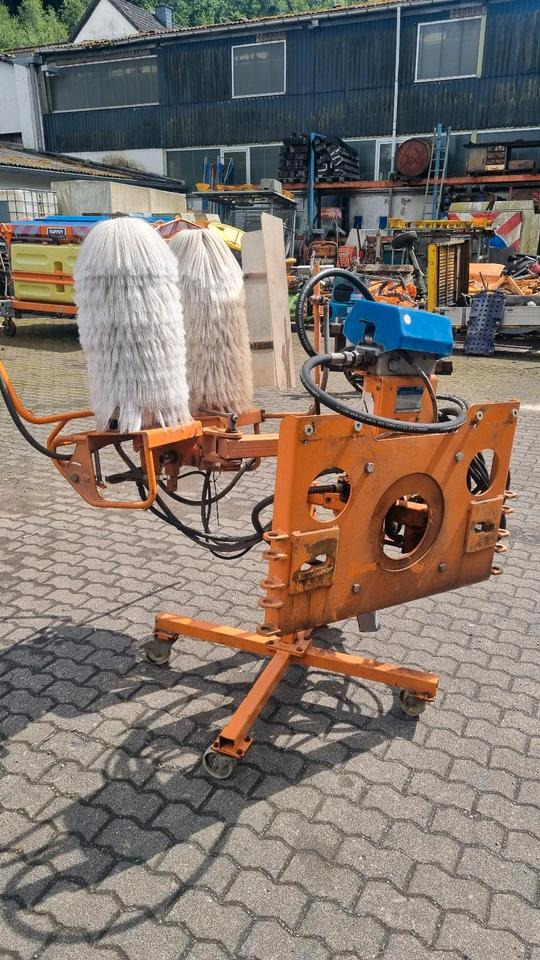 Schmidt RPS-H Leitpfostenwaschgerät Mulag Leitblankenwaschgerät für Unimog 405 u300 400 500 423 318 430 427 527 - Chổi: hình 4 Schmidt RPS-H Leitpfostenwaschgerät Mulag Leitblankenwaschgerät für Unimog 405 u300 400 500 423 318 430 427 527 - Chổi: hình 4