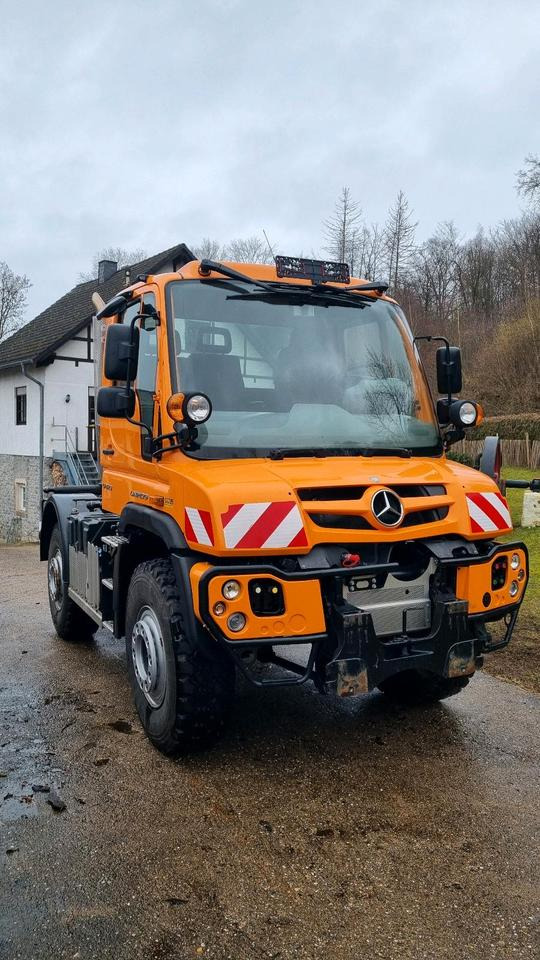 Unimog 423 405 Mercedes-Benz U423 EAS Kipper UGN UGE - Xe tải thùng lửng/ Phẳng, Tiện ích/ Xe đặc dụng: hình 2 Unimog 423 405 Mercedes-Benz U423 EAS Kipper UGN UGE - Xe tải thùng lửng/ Phẳng, Tiện ích/ Xe đặc dụng: hình 2