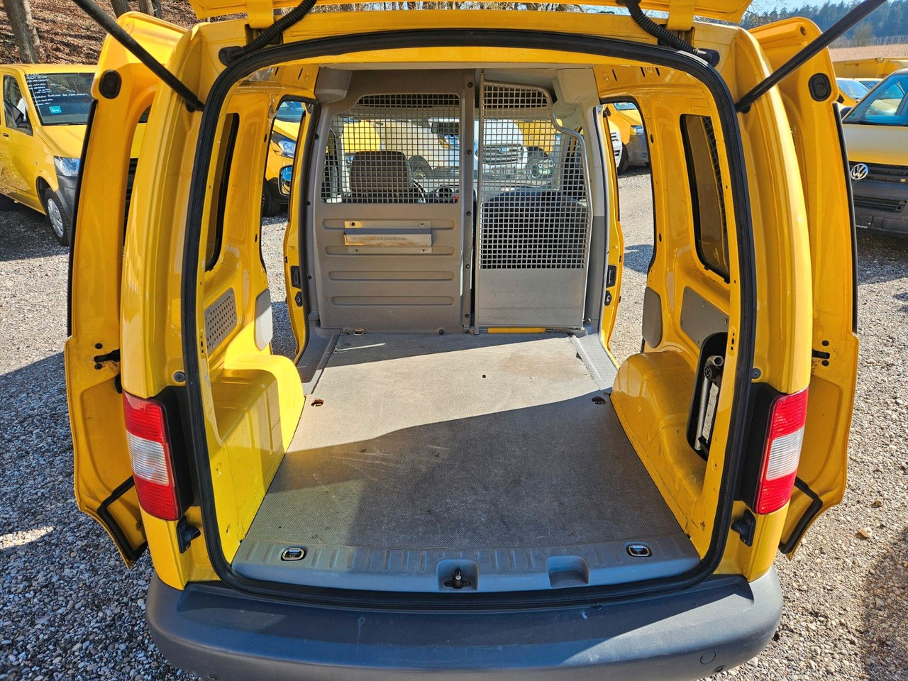Volkswagen Caddy 2.0 SDI*1.Hand*S-heft*2xSchiebetüre - Xe van chở khách: hình 5 Volkswagen Caddy 2.0 SDI*1.Hand*S-heft*2xSchiebetüre - Xe van chở khách: hình 5
