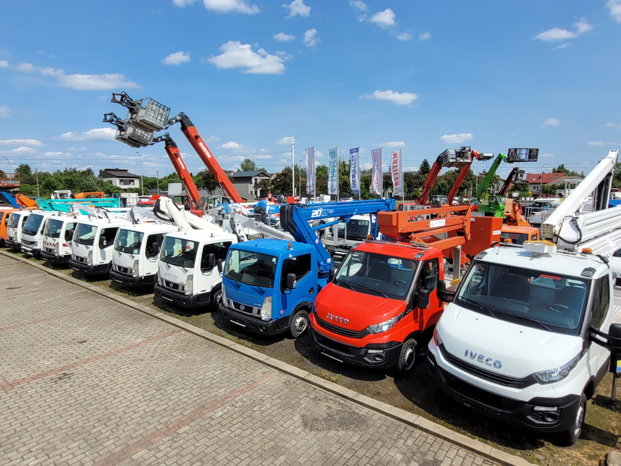 Iveco Daily 35S11 podnośnik koszowy 20 m Multitel MX200 bucket truck boom lift - Nền bục trên không gắn trên xe tải: hình 2 Iveco Daily 35S11 podnośnik koszowy 20 m Multitel MX200 bucket truck boom lift - Nền bục trên không gắn trên xe tải: hình 2