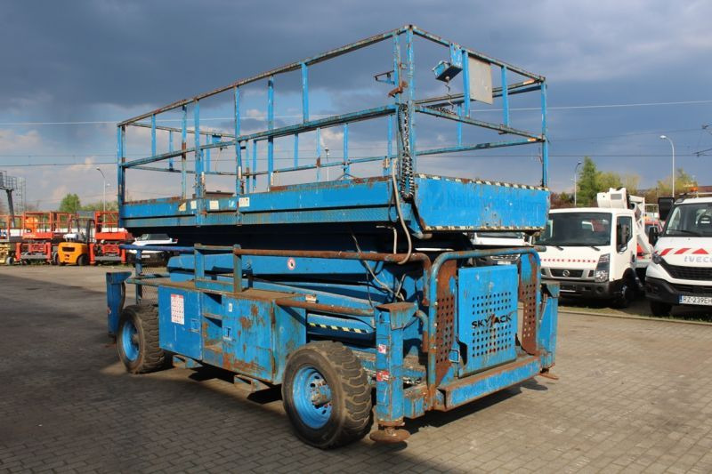 Podnośnik nożycowy 4x4 spalinowy 15 m Skyjack SJ9241 - Máy nâng người hình kéo: hình 3 Podnośnik nożycowy 4x4 spalinowy 15 m Skyjack SJ9241 - Máy nâng người hình kéo: hình 3