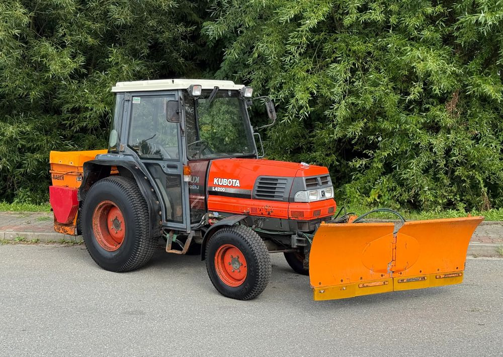Kubota * Traktor KUBOTA L4200 * 4x4 * Pług Piaskarka * Wałek Przód Tył * Sprowadzony* Zimowe Utrzymanie - Máy cày: hình 1 Kubota * Traktor KUBOTA L4200 * 4x4 * Pług Piaskarka * Wałek Przód Tył * Sprowadzony* Zimowe Utrzymanie - Máy cày: hình 1