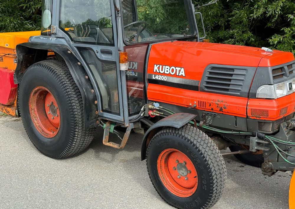 Kubota * Traktor KUBOTA L4200 * 4x4 * Pług Piaskarka * Wałek Przód Tył * Sprowadzony* Zimowe Utrzymanie - Máy cày: hình 4 Kubota * Traktor KUBOTA L4200 * 4x4 * Pług Piaskarka * Wałek Przód Tył * Sprowadzony* Zimowe Utrzymanie - Máy cày: hình 4