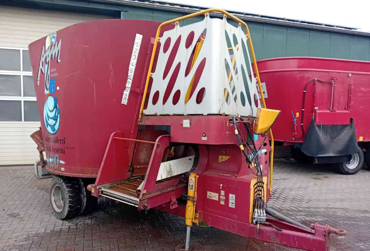 AGM W12 voermengwagen voermachines - Xe trộn thức ăn gia súc: hình 1 AGM W12 voermengwagen voermachines - Xe trộn thức ăn gia súc: hình 1