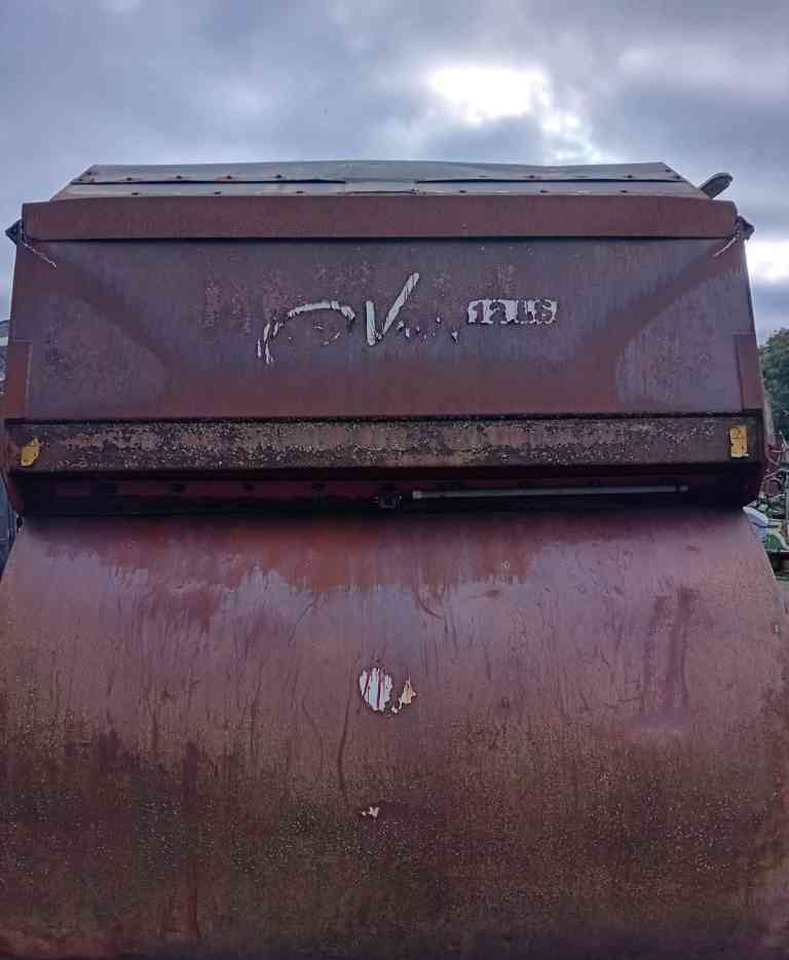 BVL V-Mix Plus 12 LS voermengwagen voermachines - Xe trộn thức ăn gia súc: hình 4 BVL V-Mix Plus 12 LS voermengwagen voermachines - Xe trộn thức ăn gia súc: hình 4