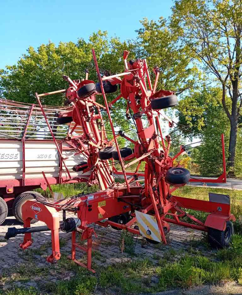 Kuhn GF10601TO schudder, weidebouwmachines - Dàn trải/ Cào: hình 1 Kuhn GF10601TO schudder, weidebouwmachines - Dàn trải/ Cào: hình 1