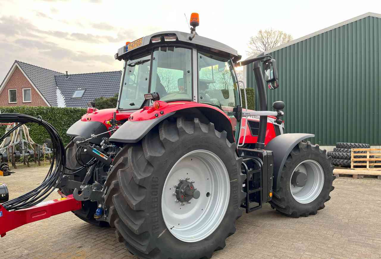 Massey Ferguson 7S.210 Dyna-VT Exclusive Tractoren - Máy cày: hình 4 Massey Ferguson 7S.210 Dyna-VT Exclusive Tractoren - Máy cày: hình 4