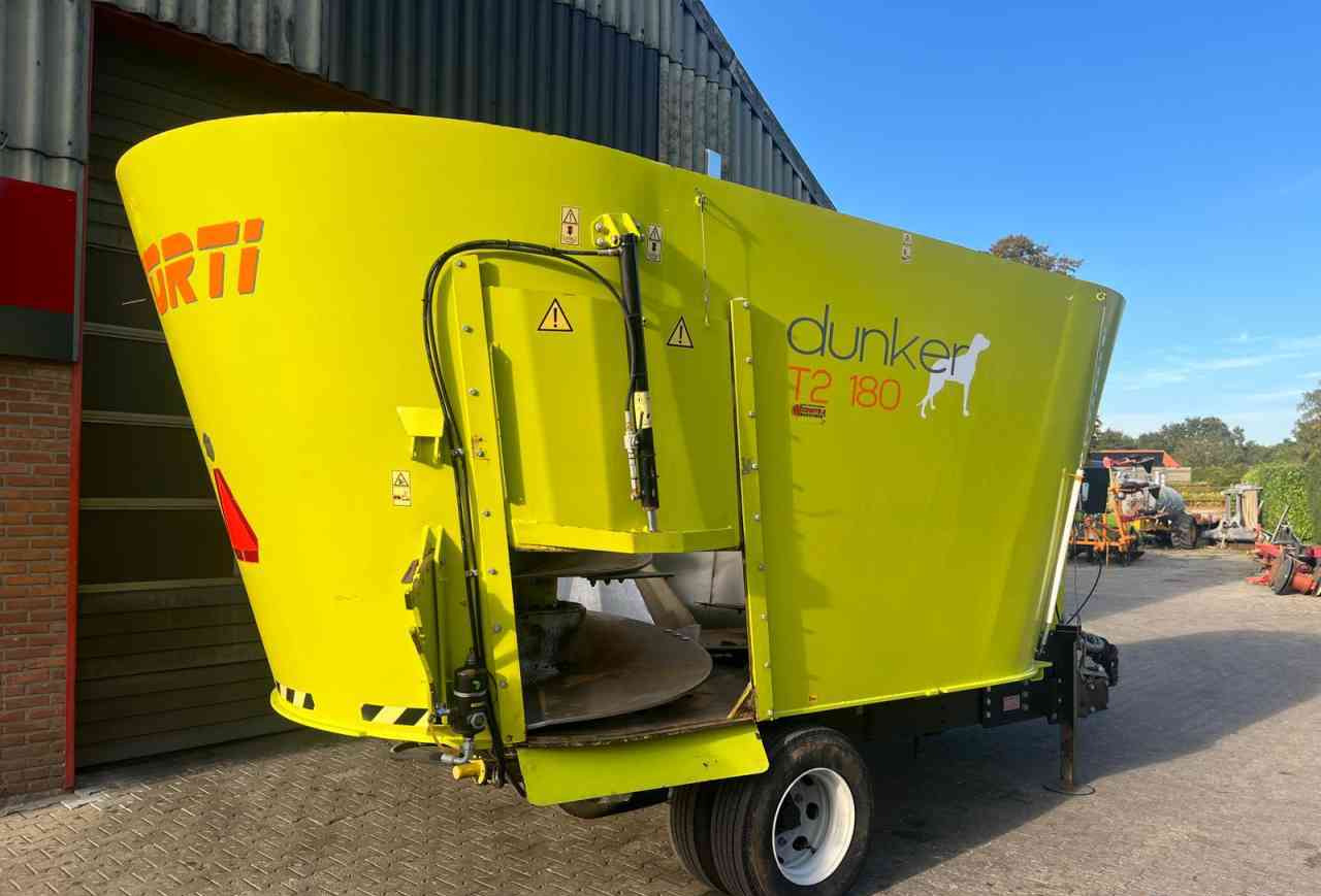Storti Dunker T2 180 - Xe trộn thức ăn gia súc: hình 2 Storti Dunker T2 180 - Xe trộn thức ăn gia súc: hình 2