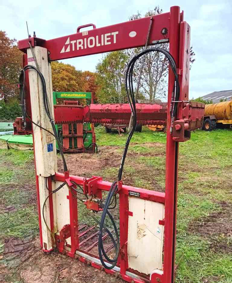 Trioliet TU170 kuilvoersnijder voermachines - Trang thiết bị hầm chứa: hình 1 Trioliet TU170 kuilvoersnijder voermachines - Trang thiết bị hầm chứa: hình 1