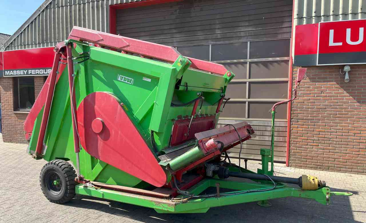 VDW UMD 5 Voermengwagen, peddelmenger, voerwagen, voermachines - Xe trộn thức ăn gia súc: hình 2 VDW UMD 5 Voermengwagen, peddelmenger, voerwagen, voermachines - Xe trộn thức ăn gia súc: hình 2