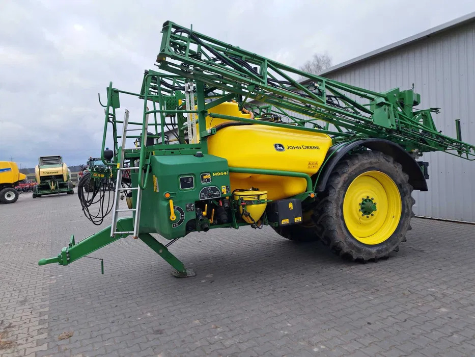 John Deere M944I - Máy xịt kéo: hình 1 John Deere M944I - Máy xịt kéo: hình 1