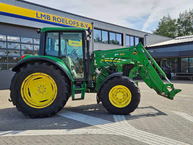 John Deere met 631 voorlader 6230 - Máy cày: hình 2 John Deere met 631 voorlader 6230 - Máy cày: hình 2