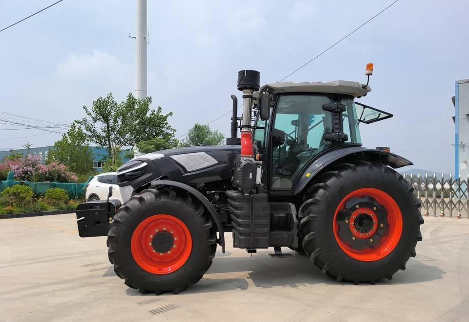 NEW MAXUS 260 HP 4x4 Tractor Warranty up to 10 YEARS НОВИЙ MAXUS 260 К.с. Трактор 4x4 Гарантія до 10 РОКІВ NOWY MAXUS 260 KM Ciągnik 4x4 Gwarancja do 10 LAT - Máy cày: hình 1 NEW MAXUS 260 HP 4x4 Tractor Warranty up to 10 YEARS НОВИЙ MAXUS 260 К.с. Трактор 4x4 Гарантія до 10 РОКІВ NOWY MAXUS 260 KM Ciągnik 4x4 Gwarancja do 10 LAT - Máy cày: hình 1