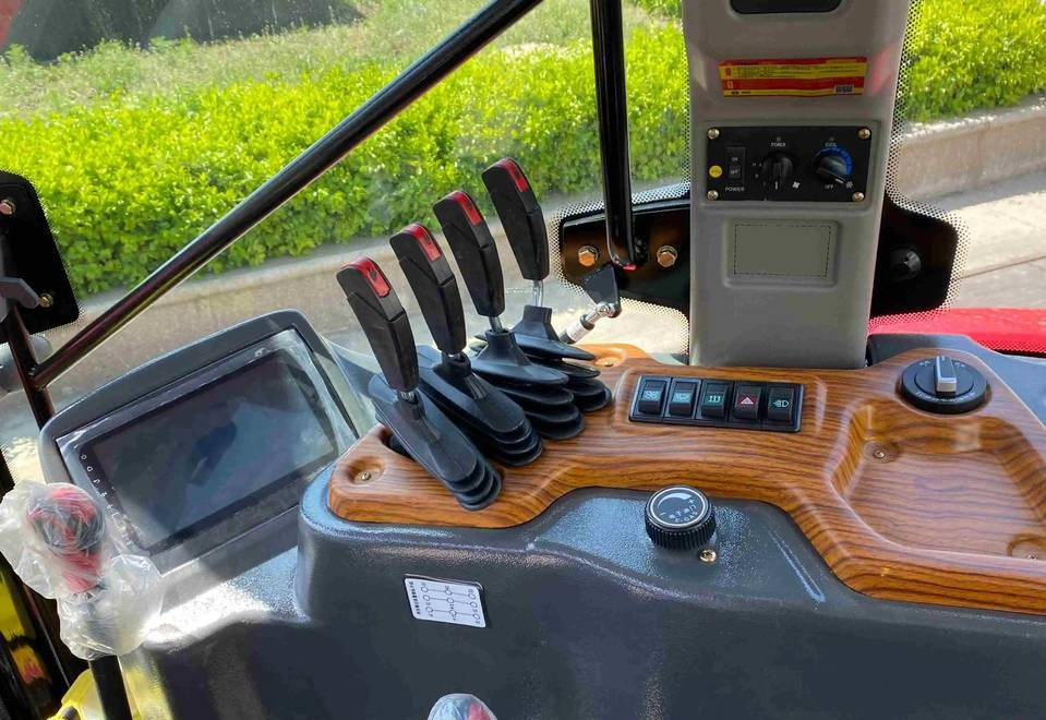NEW Tractor 180 HP 4x4 MAXUS Warranty up to 10 Years НОВИЙ Трактор 180 К.с. 4x4 MAXUS Гарантія до 10 Років NOWY Ciągnik 180 KM 4x4 MAXUS Gwarancja do 10 LAT - Máy cày: hình 3 NEW Tractor 180 HP 4x4 MAXUS Warranty up to 10 Years НОВИЙ Трактор 180 К.с. 4x4 MAXUS Гарантія до 10 Років NOWY Ciągnik 180 KM 4x4 MAXUS Gwarancja do 10 LAT - Máy cày: hình 3