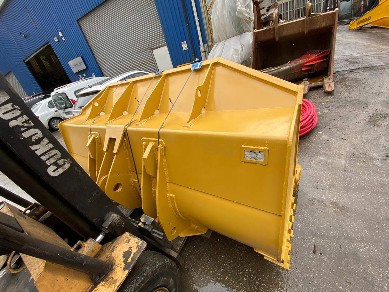 Gầu xúc lật cho Máy xúc lật mới CAT 950: hình 6 Gầu xúc lật cho Máy xúc lật mới CAT 950: hình 6