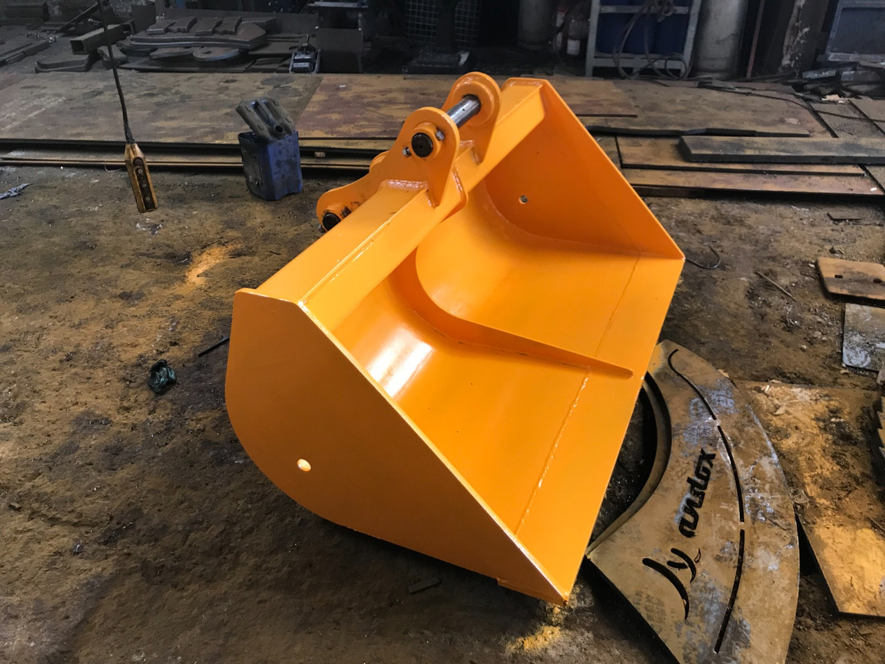 Volvo - Gầu xúc lật cho Máy móc xây dựng: hình 3 Volvo - Gầu xúc lật cho Máy móc xây dựng: hình 3