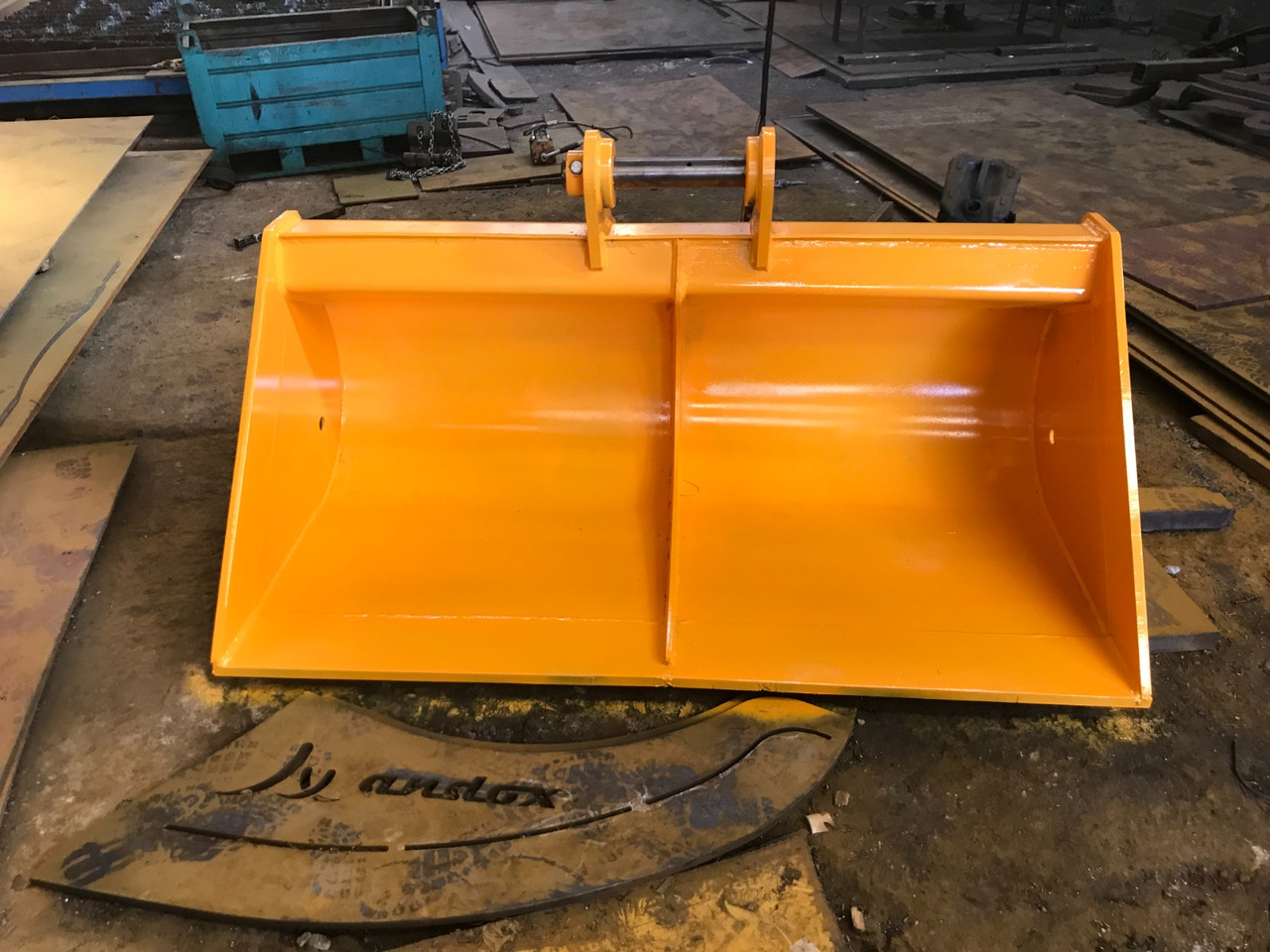 Volvo - Gầu xúc lật cho Máy móc xây dựng: hình 2 Volvo - Gầu xúc lật cho Máy móc xây dựng: hình 2