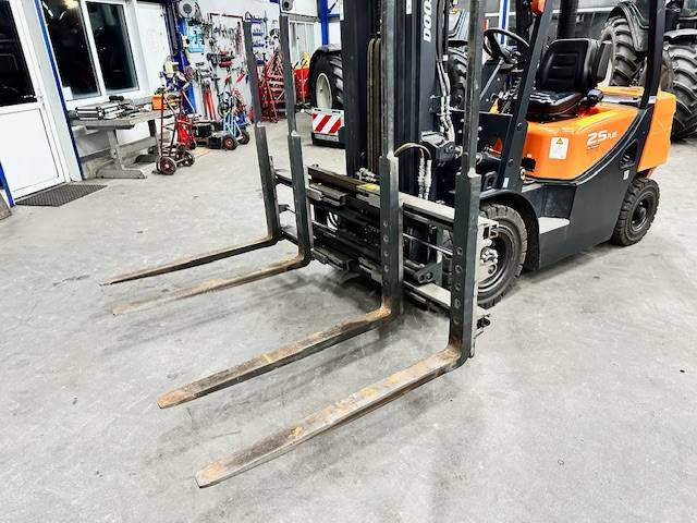 Kaup 2T 429 Multi vorkversteller met sideshift - Đính kèm cho Thiết bị xử lý vật liệu: hình 1 Kaup 2T 429 Multi vorkversteller met sideshift - Đính kèm cho Thiết bị xử lý vật liệu: hình 1