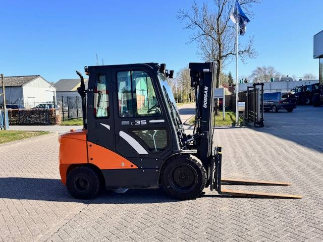Doosan D35c Pro-7 - Xe nâng diesel: hình 2 Doosan D35c Pro-7 - Xe nâng diesel: hình 2