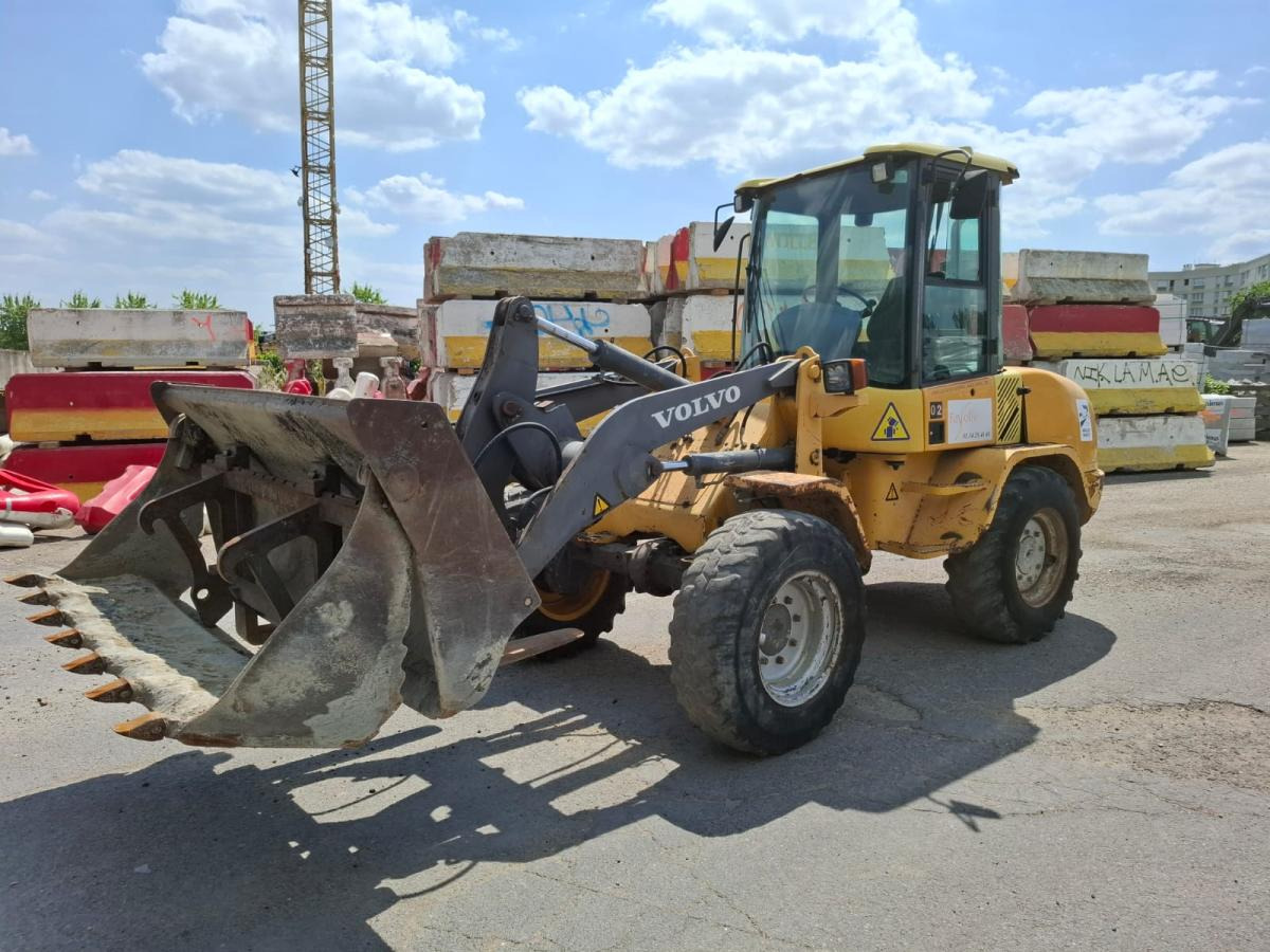 Volvo L 30 B - Máy xúc lật bánh lốp: hình 1 Volvo L 30 B - Máy xúc lật bánh lốp: hình 1