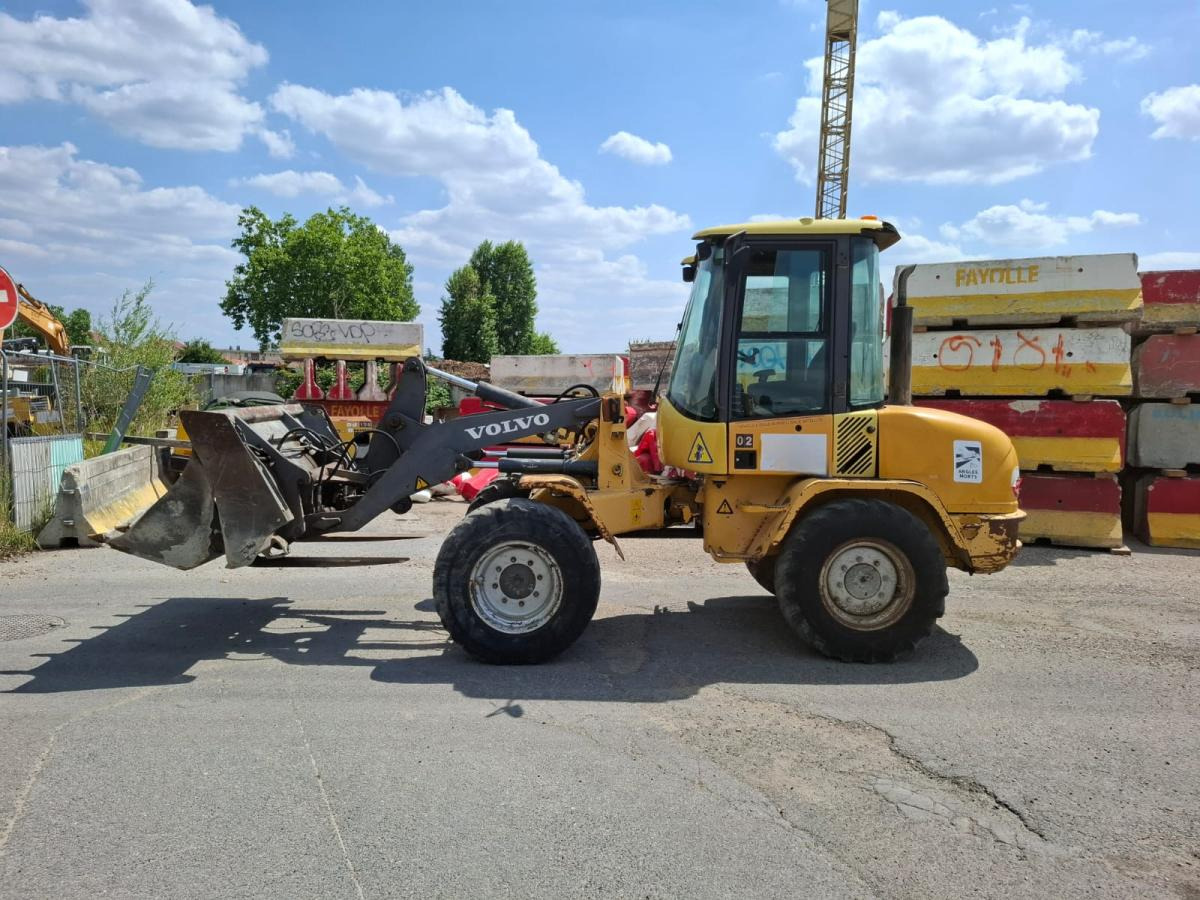 Volvo L 30 - Máy xúc lật bánh lốp: hình 3 Volvo L 30 - Máy xúc lật bánh lốp: hình 3