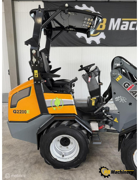 Giant G2200E - Máy xúc lật bánh lốp: hình 3 Giant G2200E - Máy xúc lật bánh lốp: hình 3