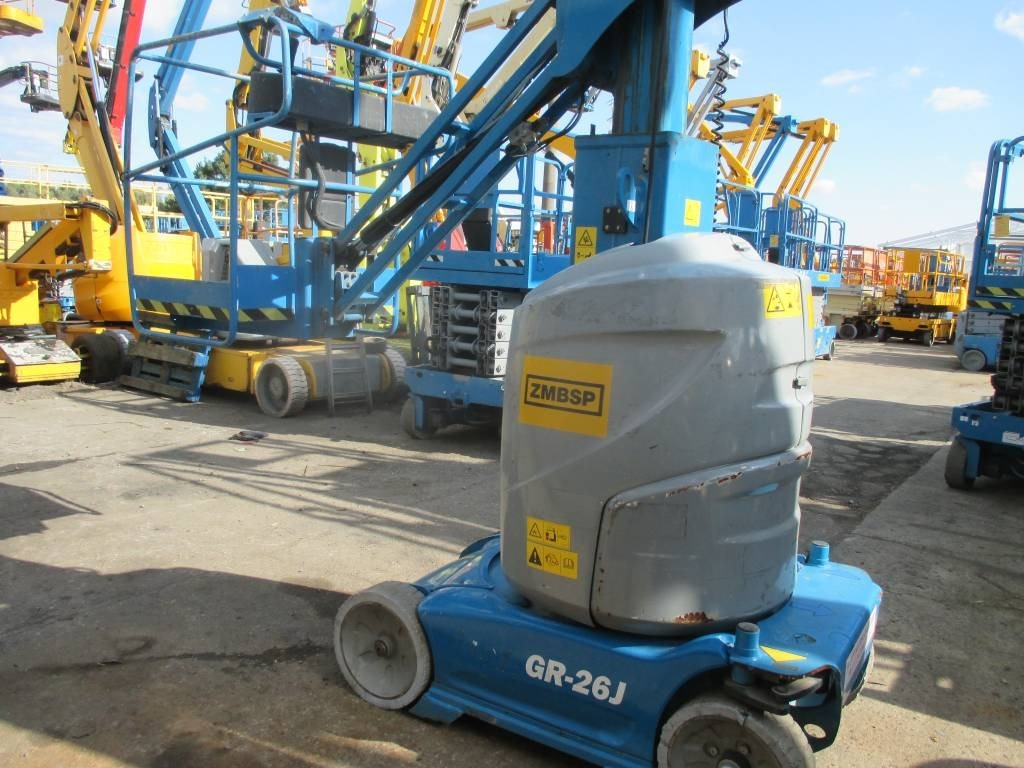 Genie GR 26 J - Máy nâng người thẳng đứng: hình 4 Genie GR 26 J - Máy nâng người thẳng đứng: hình 4