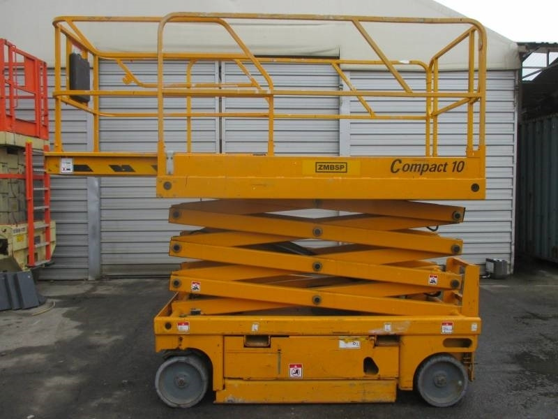 Haulotte Compact 10 - Máy nâng người hình kéo: hình 1 Haulotte Compact 10 - Máy nâng người hình kéo: hình 1