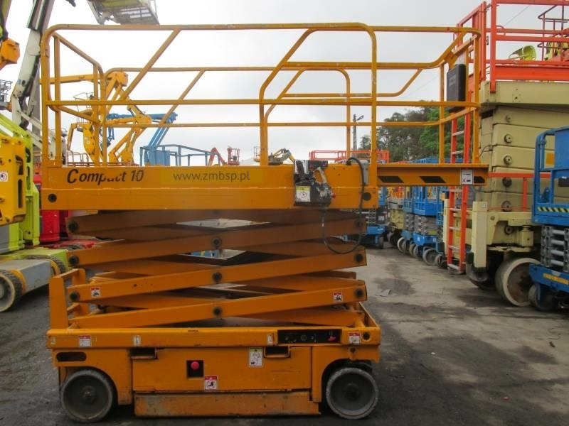 Haulotte Compact 10 - Máy nâng người hình kéo: hình 5 Haulotte Compact 10 - Máy nâng người hình kéo: hình 5