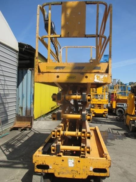 Haulotte Compact 12 - Máy nâng người hình kéo: hình 3 Haulotte Compact 12 - Máy nâng người hình kéo: hình 3