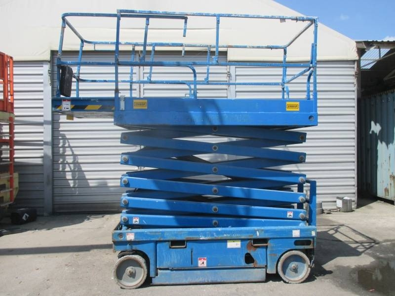 Haulotte Compact 14 - Máy nâng người hình kéo: hình 1 Haulotte Compact 14 - Máy nâng người hình kéo: hình 1