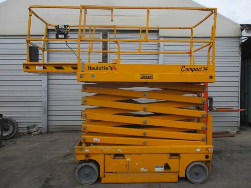 Haulotte Compact 14 - Máy nâng người hình kéo: hình 1 Haulotte Compact 14 - Máy nâng người hình kéo: hình 1